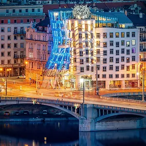 4* Hotell Dancing House - Tancici Dum