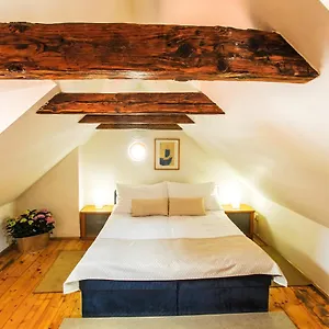 U Zlate Podkovy - At The Golden Horseshoe Apartman