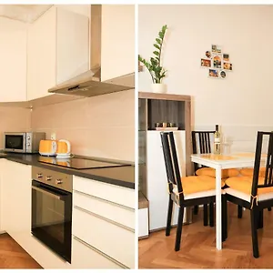 Apartmán Yellow Few Steps From Metro, Praha