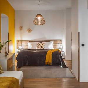 4 Trees By Adrez Apartman